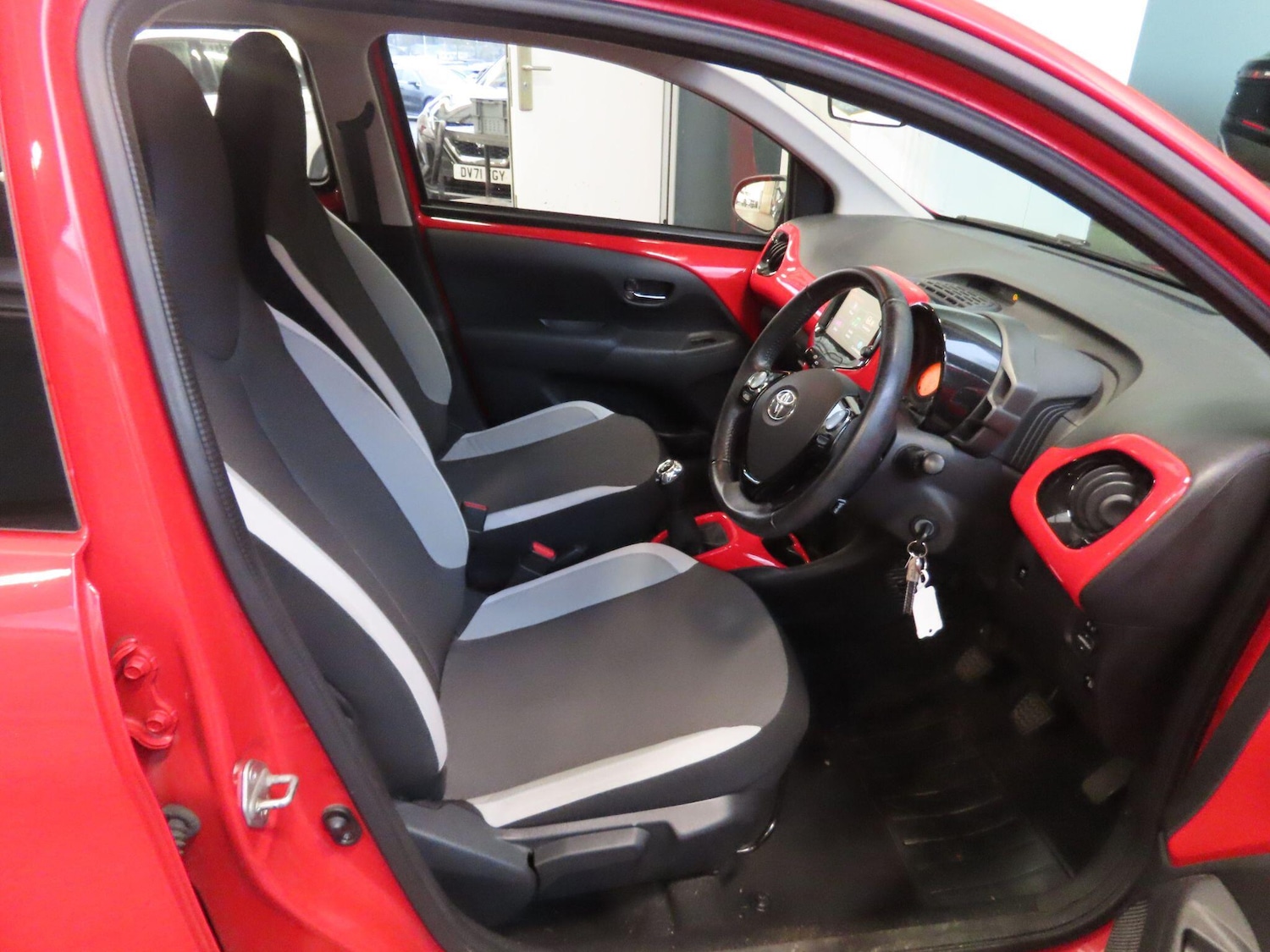 Used Toyota AYGO 2017 for sale - 76991509: Photo 8