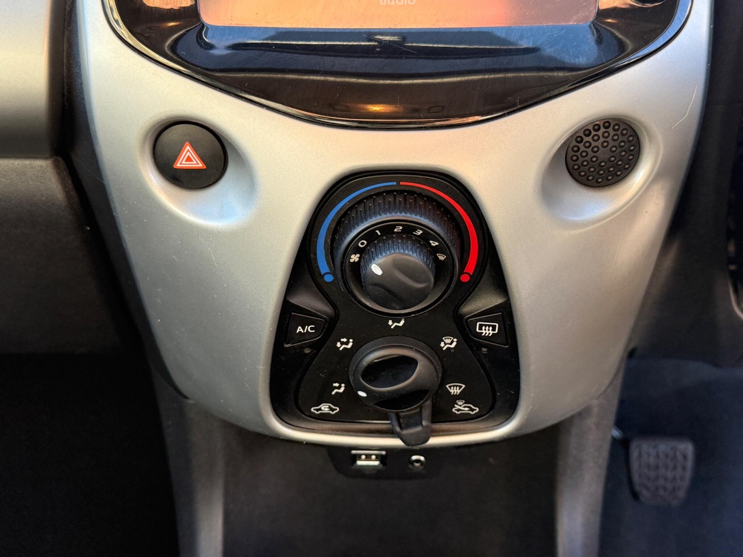 Used Peugeot 108 2014 for sale - 76425535: Photo 27