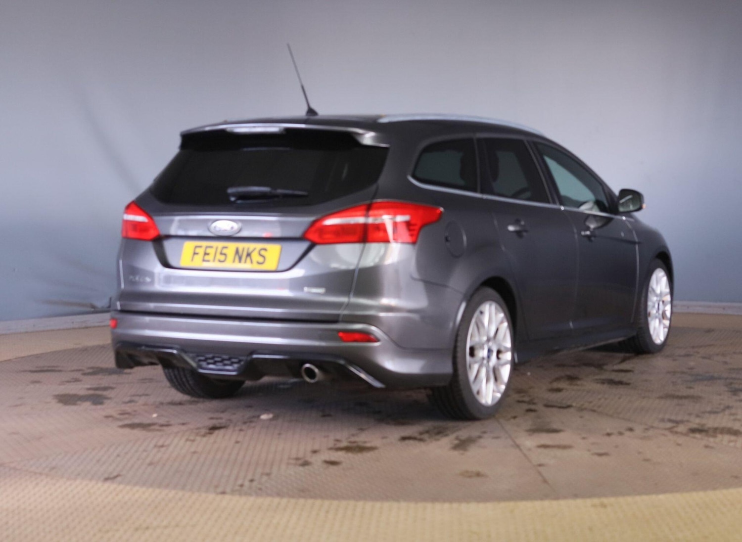 Used Ford Focus 2015 for sale - 76360104: Photo 2