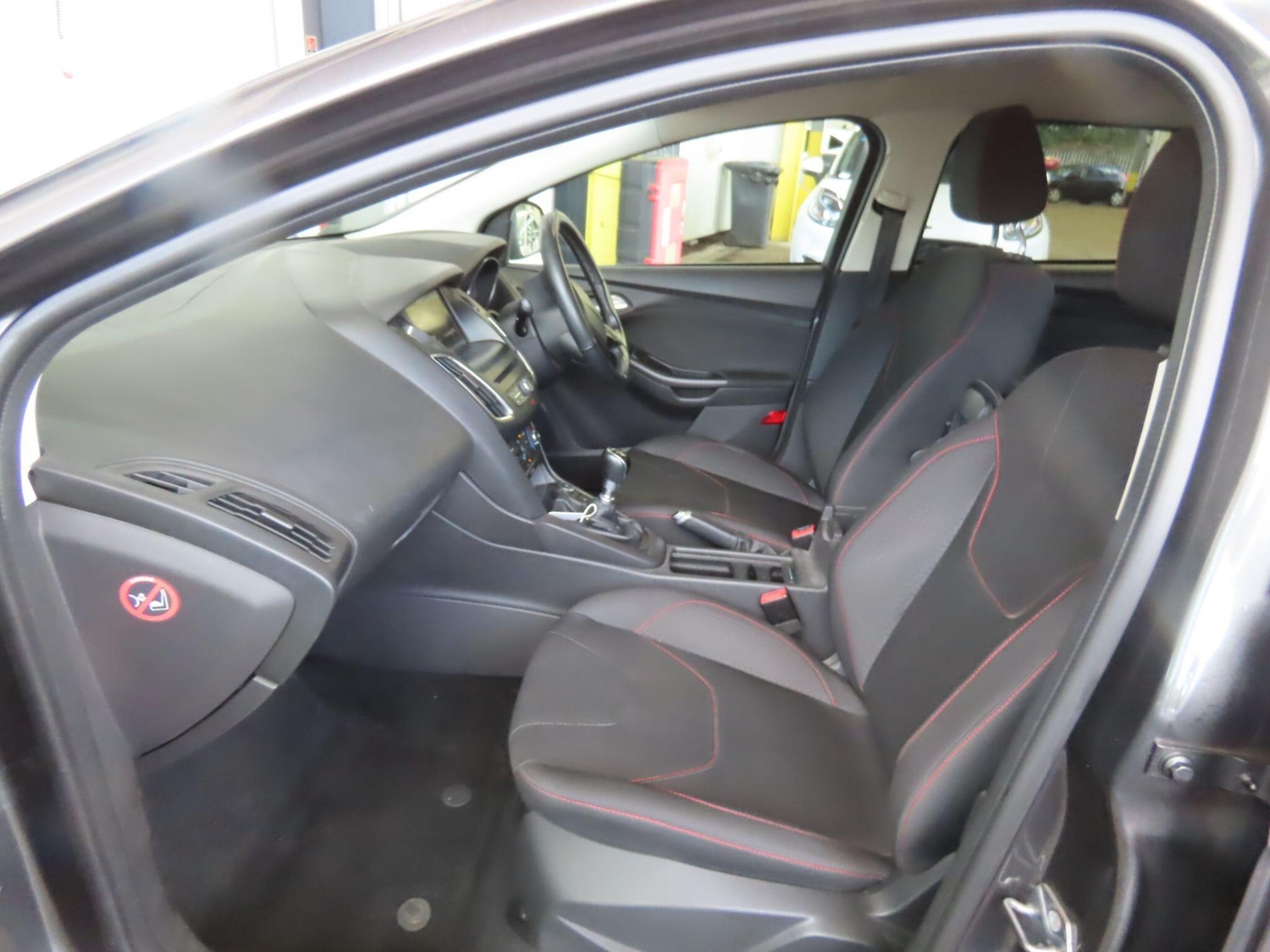 Used Ford Focus 2015 for sale - 76360104: Photo 9