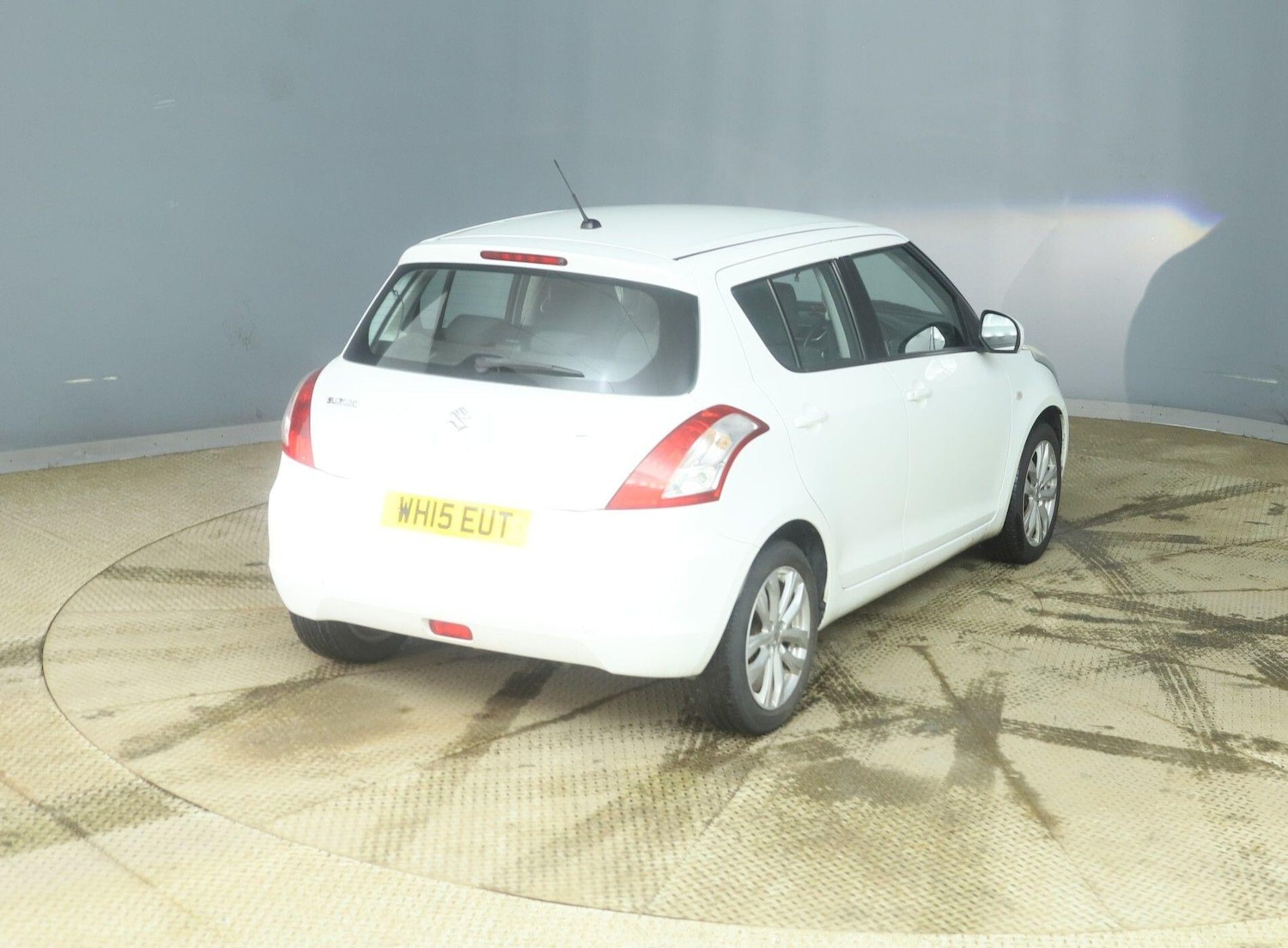 Used Suzuki Swift 2015 for sale - 77523506: Photo 2