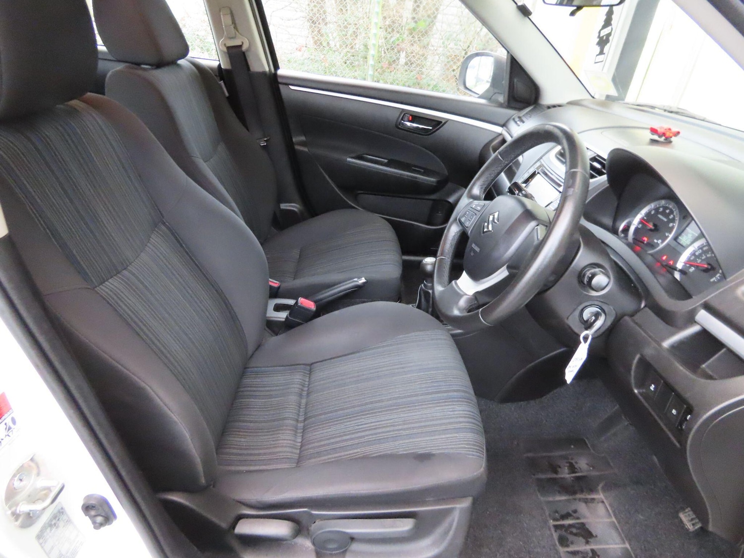 Used Suzuki Swift 2015 for sale - 77523506: Photo 9