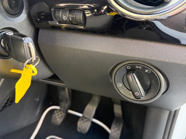 Used Volkswagen up! 2016 for sale - 76138135: Photo 28