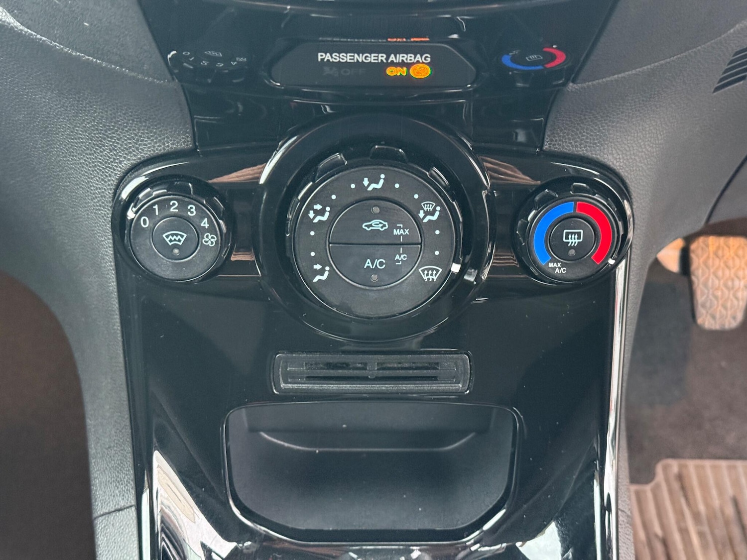 Used Ford Fiesta 2015 for sale - 76990556: Photo 24