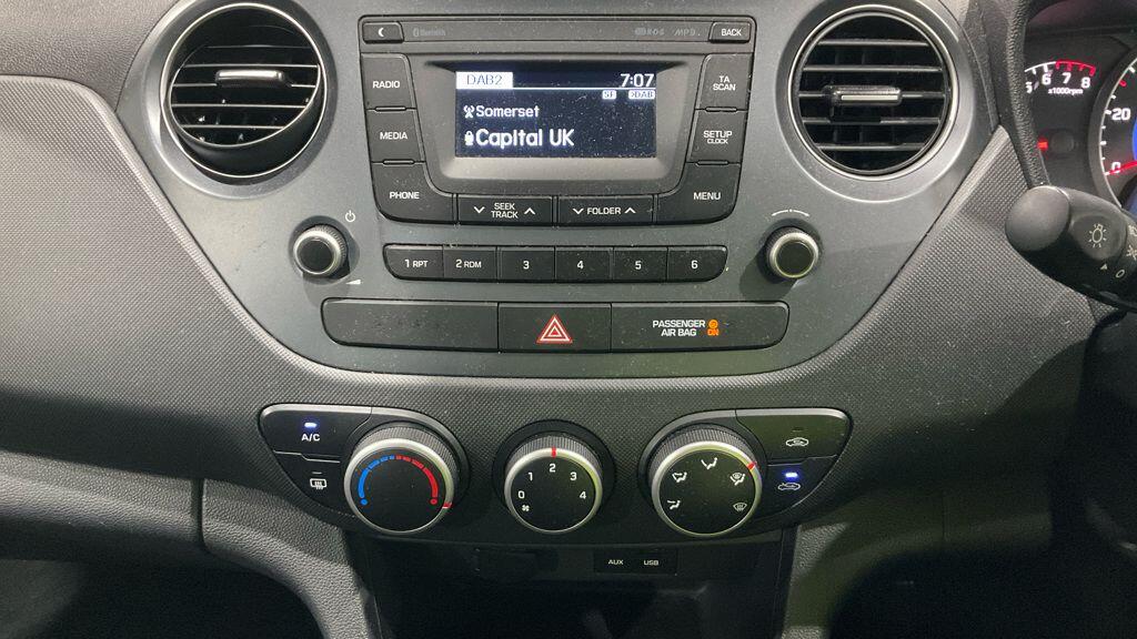 Used Hyundai i10 2017 for sale - 77612825: Photo 10