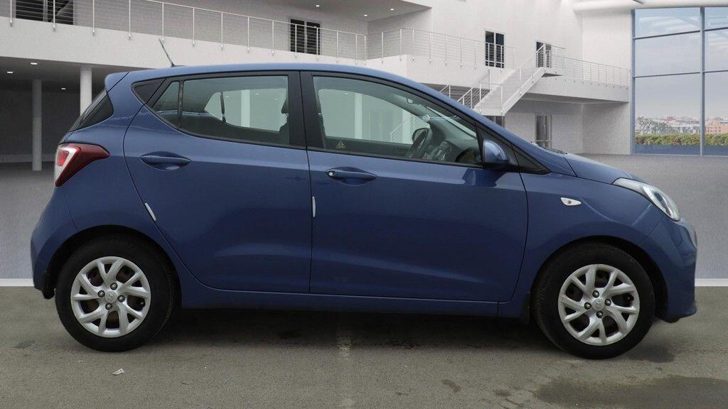 Used Hyundai i10 2017 for sale - 77612825: Photo 2