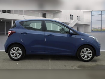 Used Hyundai i10 2017 for sale - 77612825: Photo