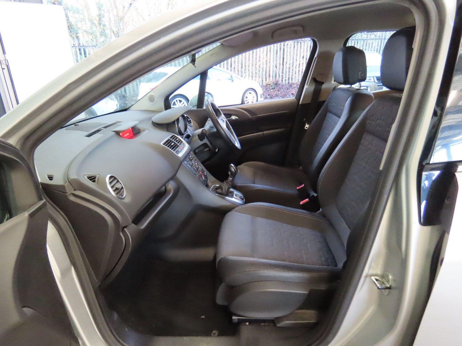 Used Vauxhall Meriva 2015 for sale - 77377317: Photo 10