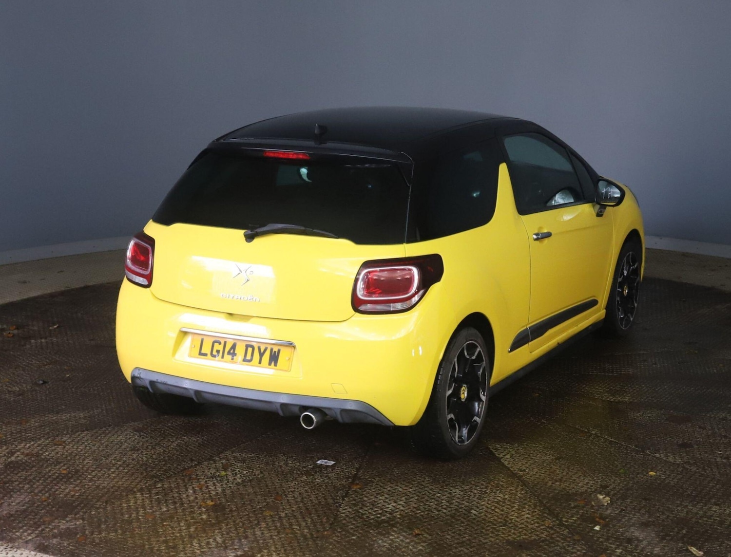 Used Citroen DS3 2014 for sale - 76926988: Photo 2
