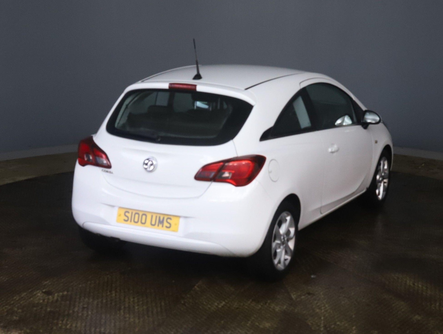 Used Vauxhall Corsa 2015 for sale - 77238251: Photo 2