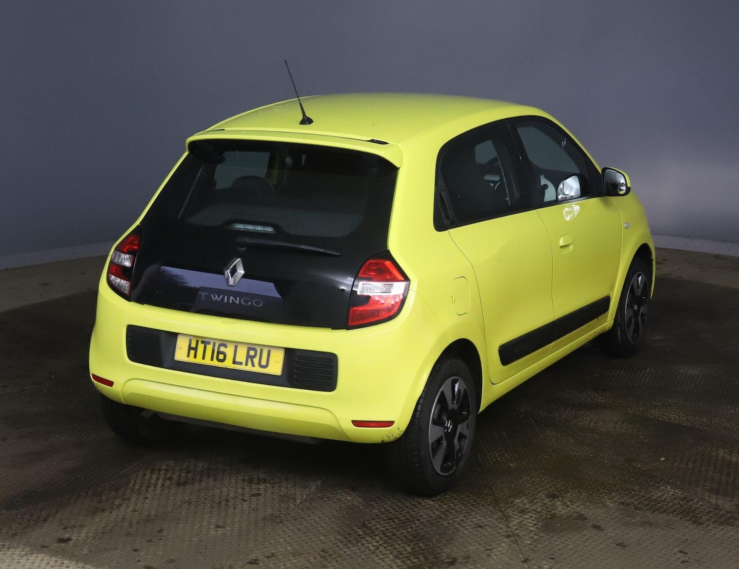 Used Renault Twingo 2016 for sale - 76824240: Photo 2