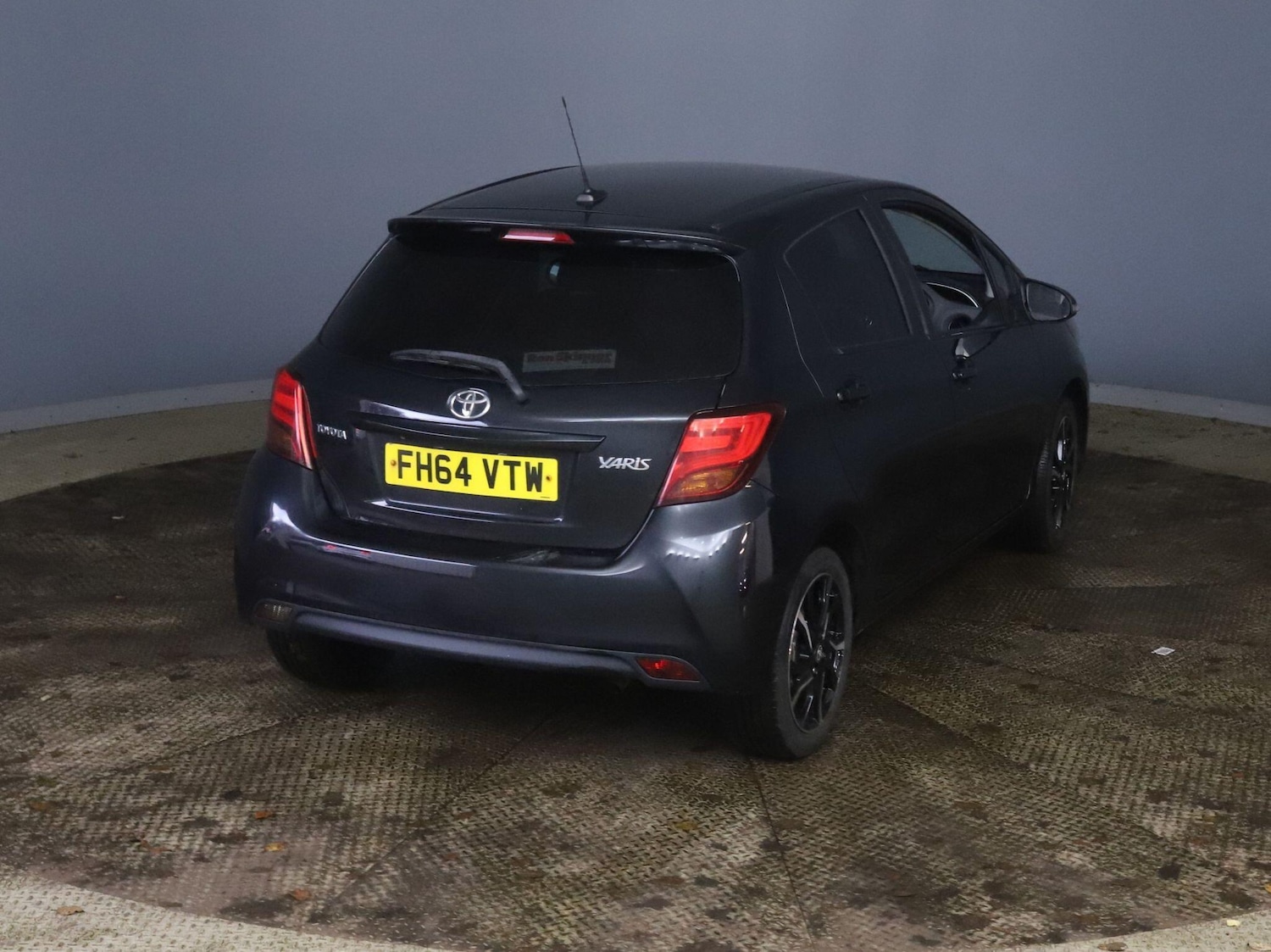 Used Toyota Yaris 2014 for sale - 76989110: Photo 2