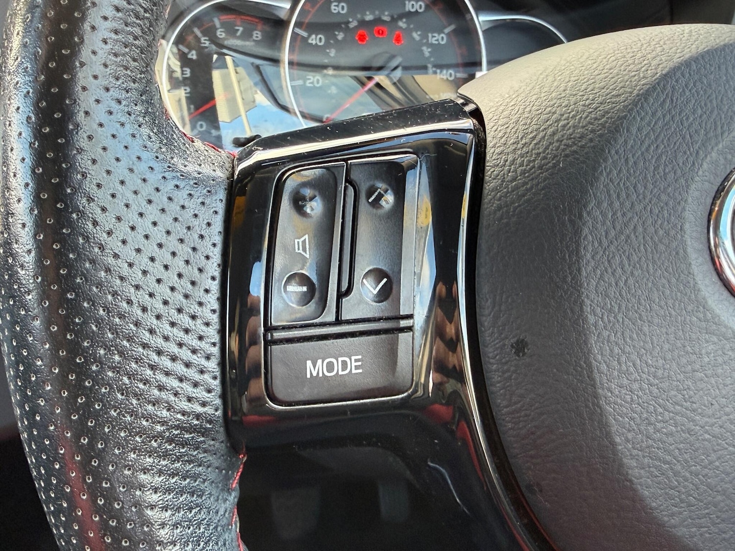 Used Toyota Yaris 2014 for sale - 76989110: Photo 32