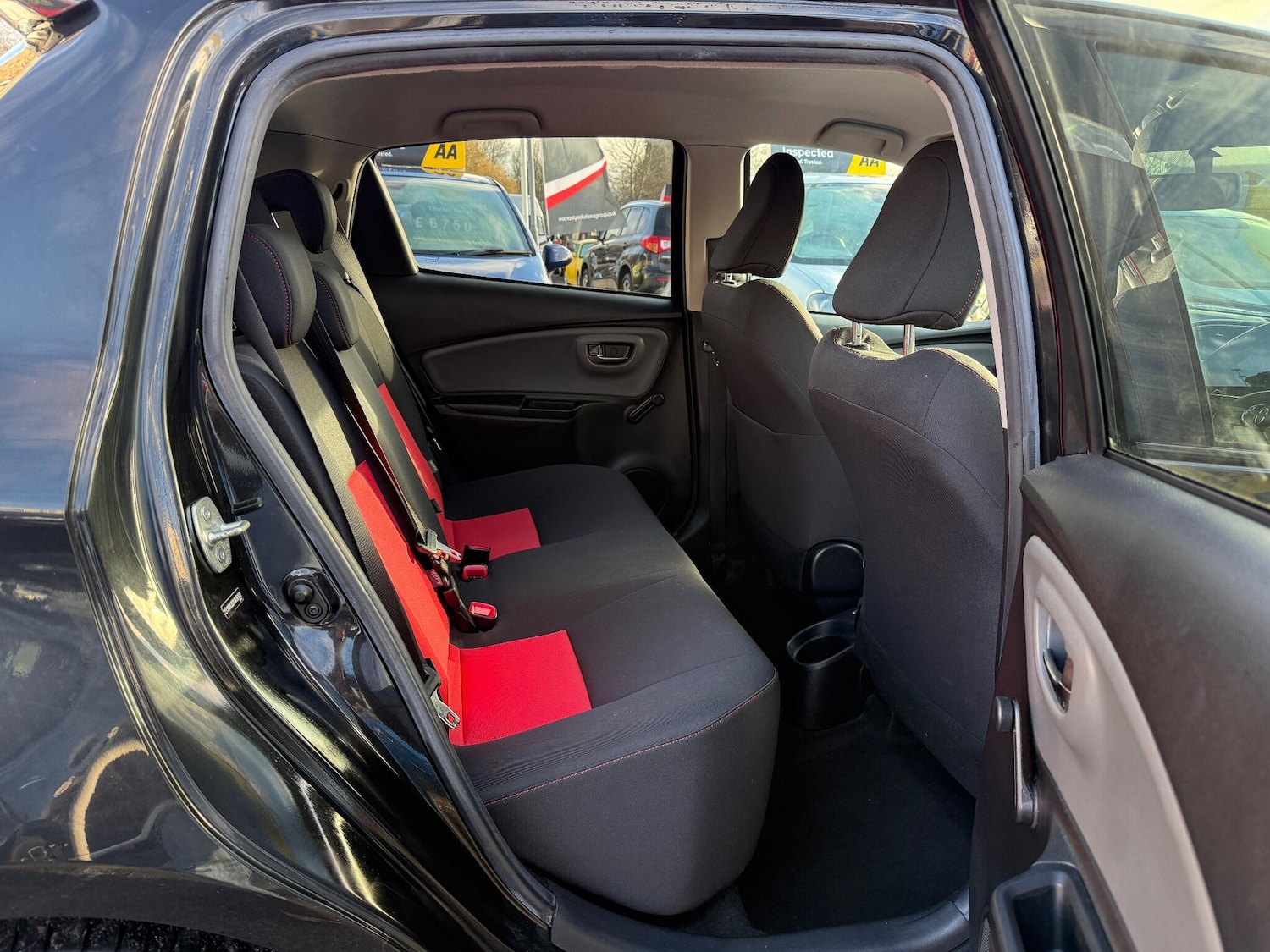 Used Toyota Yaris 2014 for sale - 76989110: Photo 34