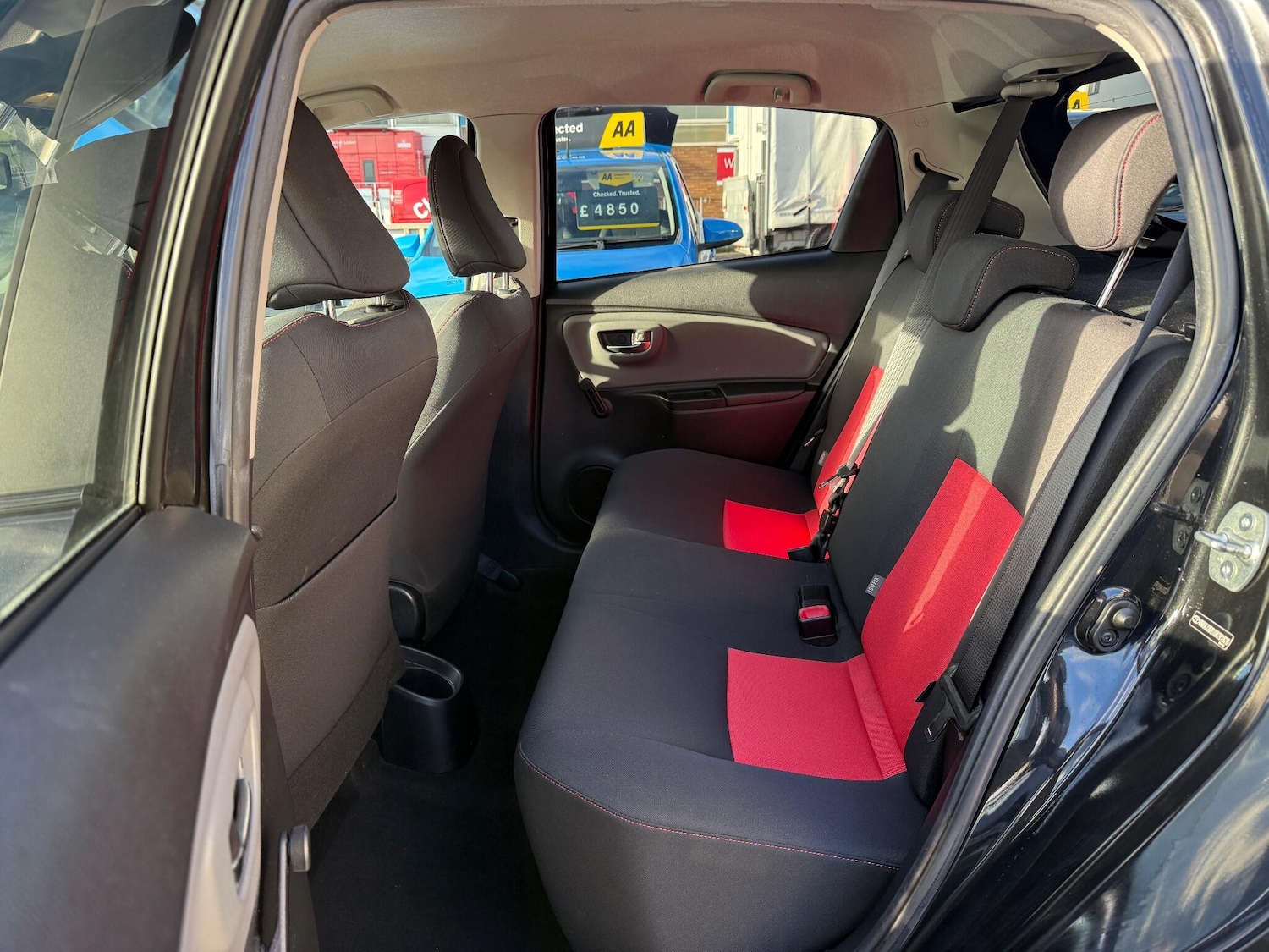 Used Toyota Yaris 2014 for sale - 76989110: Photo 35