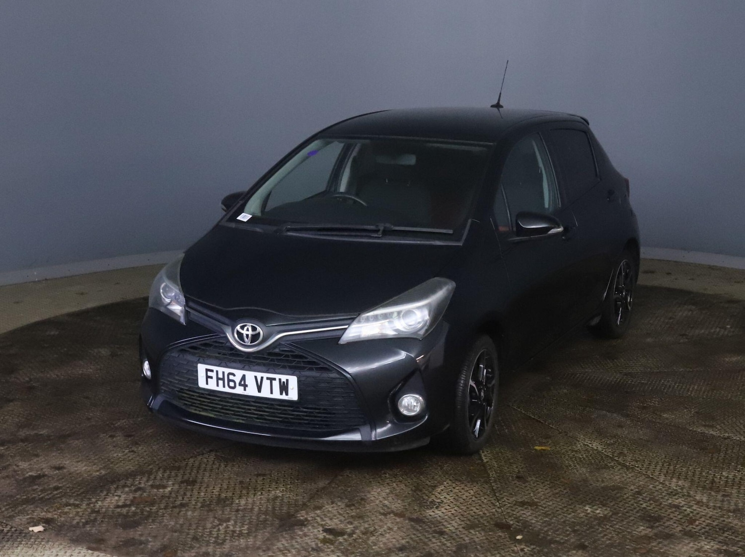 Used Toyota Yaris 2014 for sale - 76989110: Photo 4