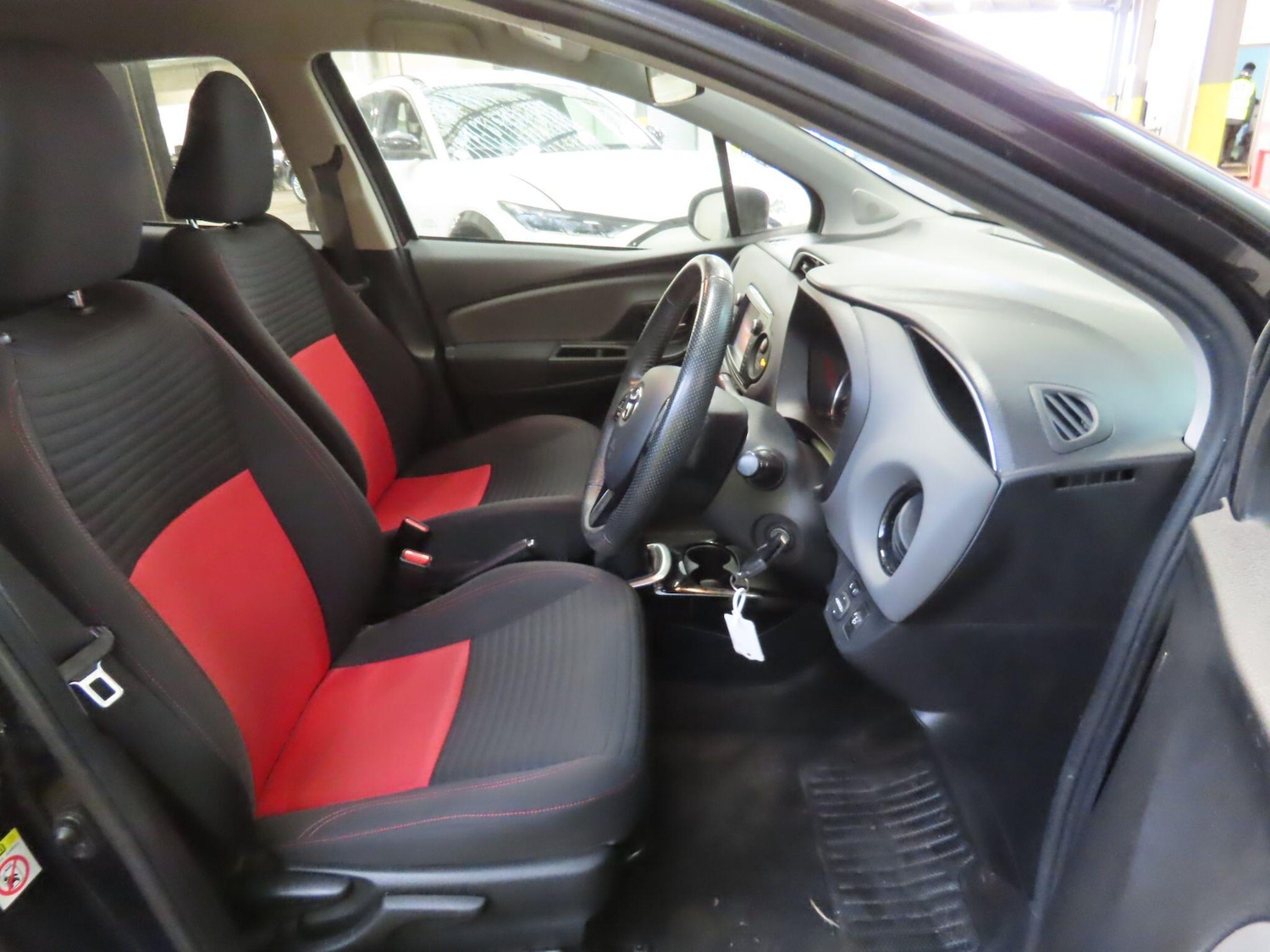 Used Toyota Yaris 2014 for sale - 76989110: Photo 9