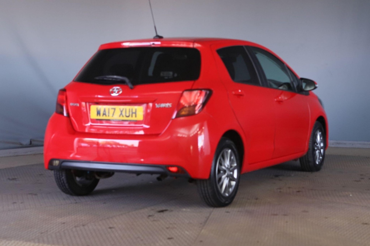 Used Toyota Yaris 2017 for sale - 76425794: Photo 2