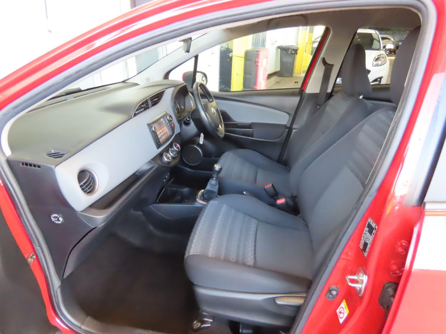 Used Toyota Yaris 2017 for sale - 76425794: Photo 9