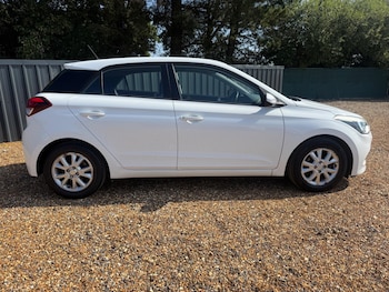 Used Hyundai i20 2016 for sale - 79412996: Photo