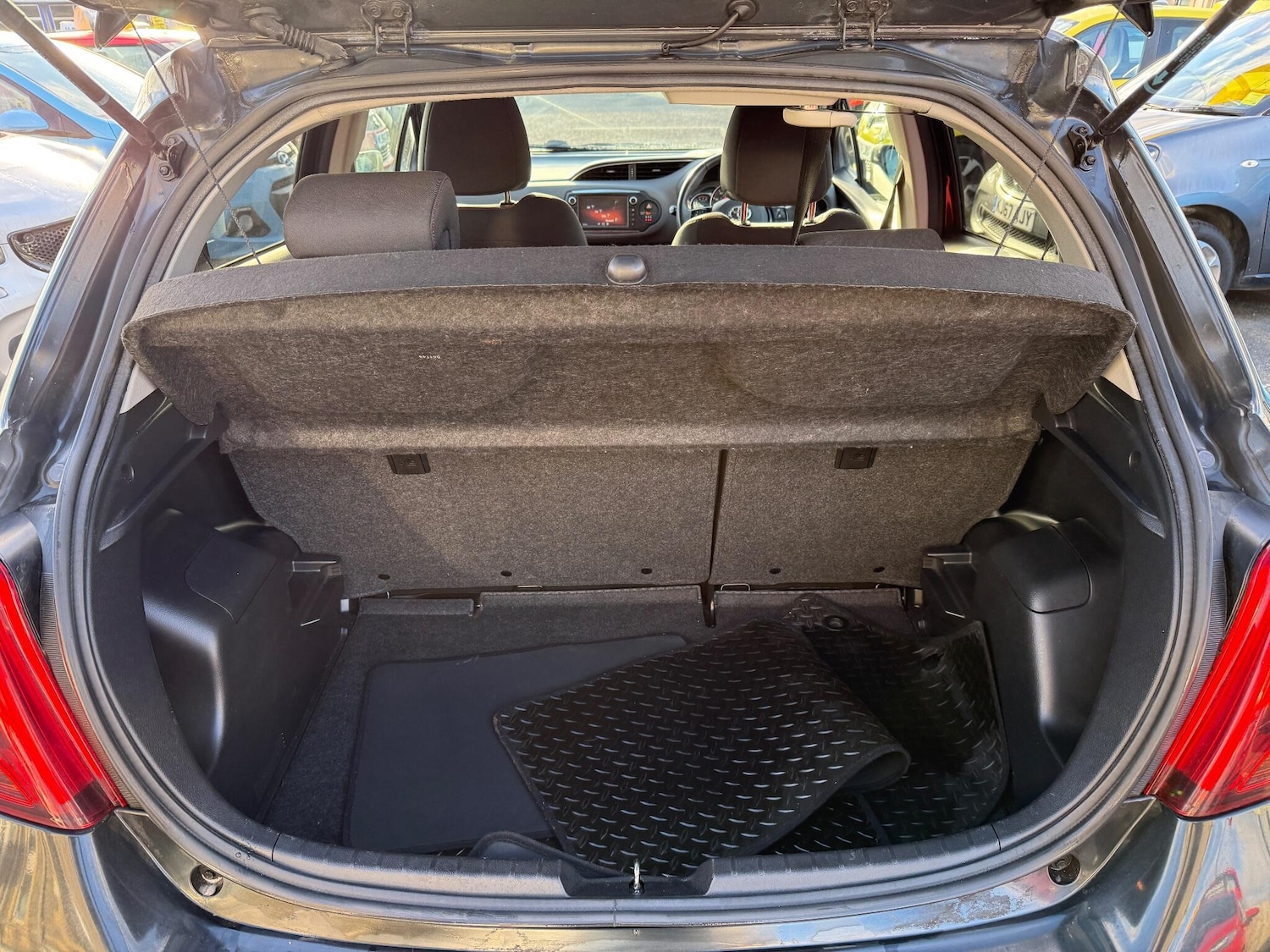 Used Toyota Yaris 2014 for sale - 77439844: Photo 38