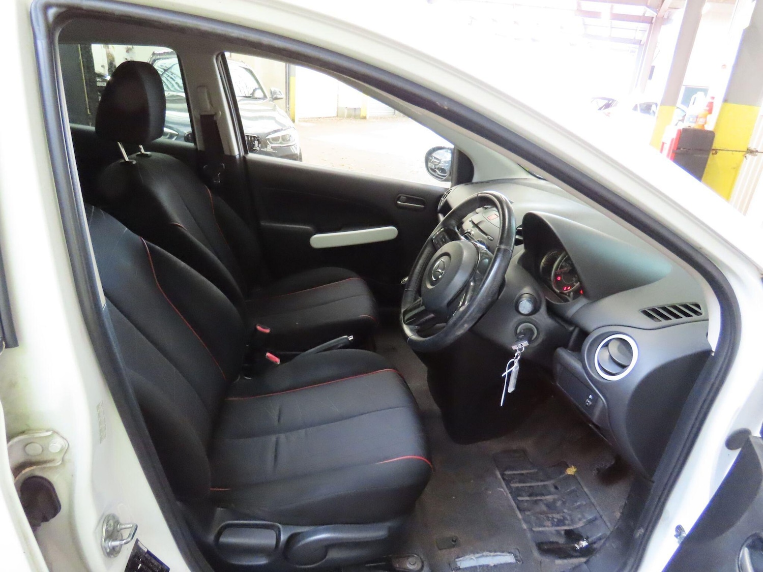 Used Mazda Mazda2 2014 for sale - 76499836: Photo 9