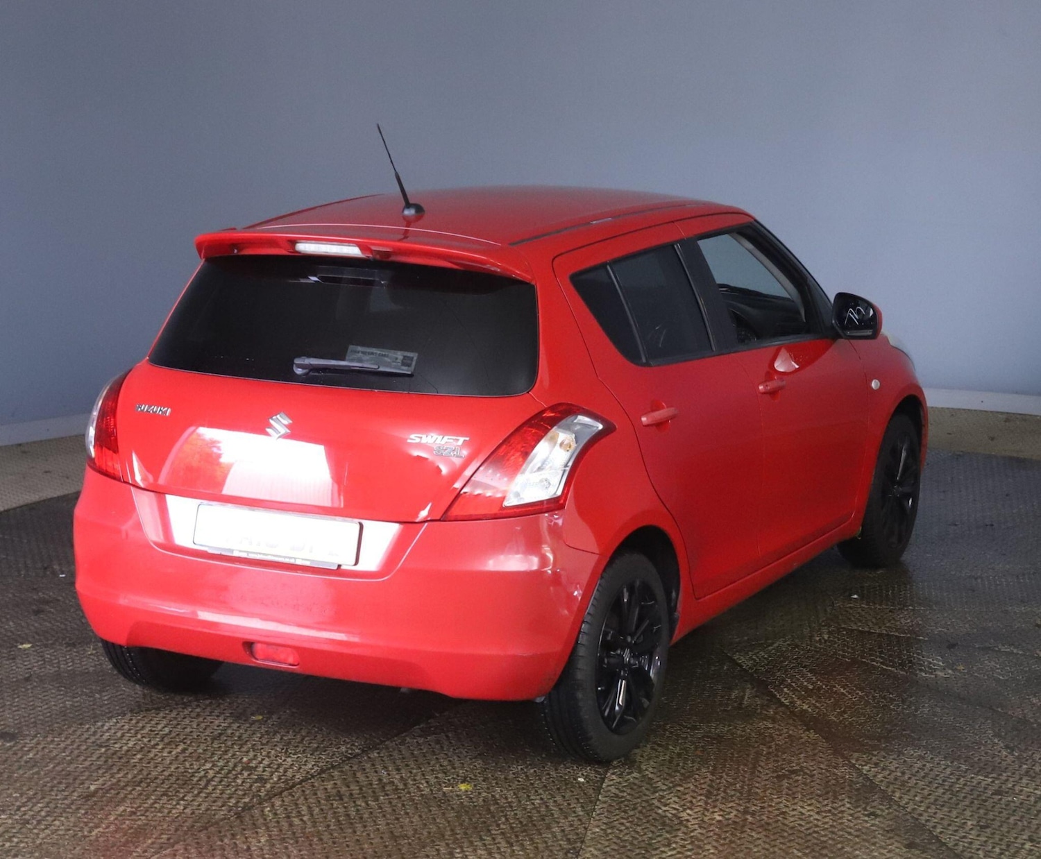 Used Suzuki Swift 2016 for sale - 76361044: Photo 2
