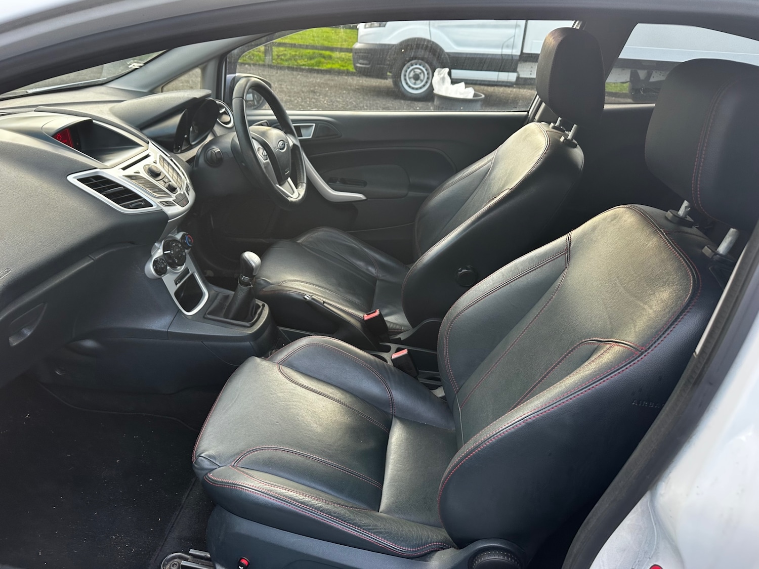 Used Ford Fiesta 2011 for sale - 76960343: Photo 2