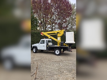 Land Rover - Defender 130