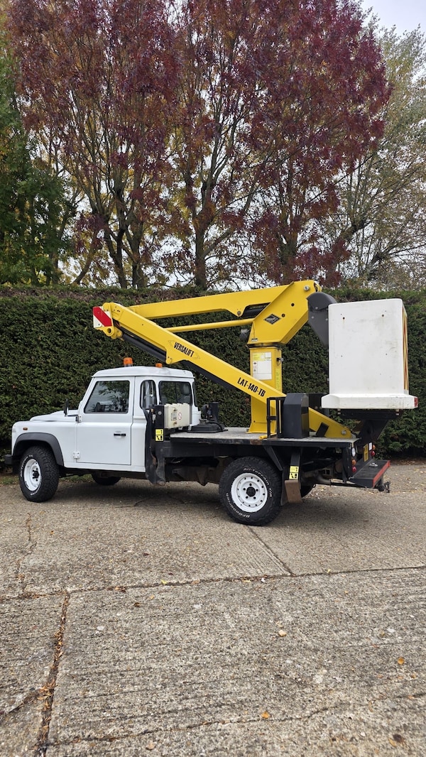 Used Land Rover Defender 2014 for sale - 76320743: Photo 2