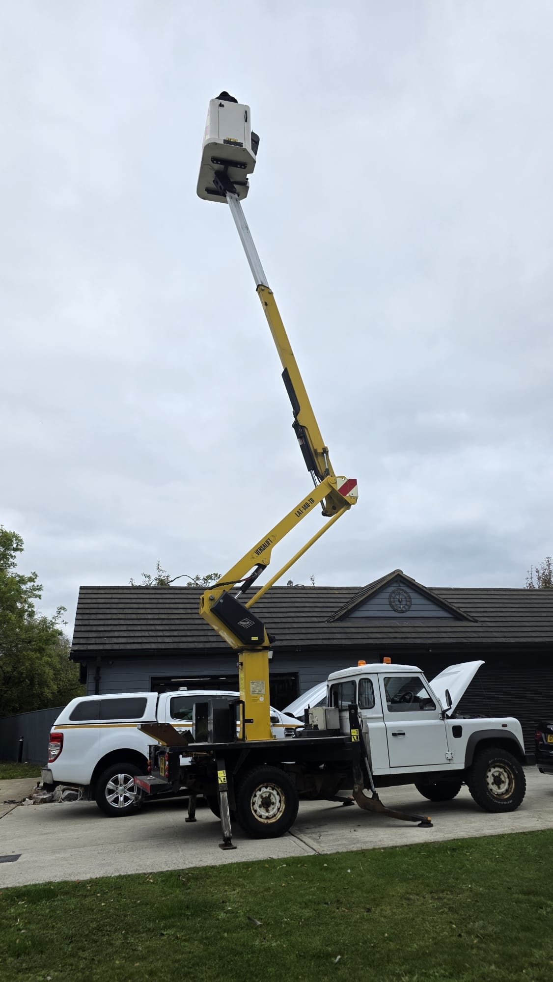 Used Land Rover Defender 2014 for sale - 76320743: Photo 4