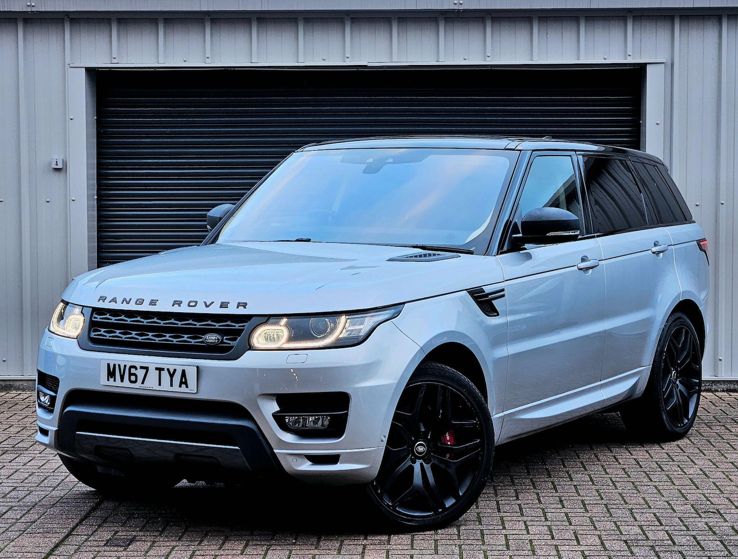 Used Land Rover Range Rover Sport 2017 for sale - 77574653: Photo 2