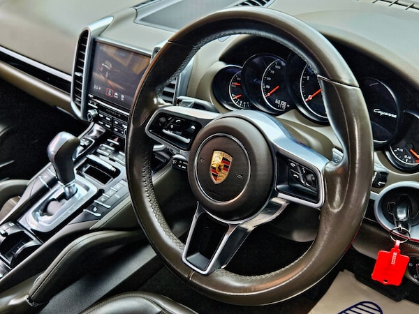 Used Porsche Cayenne 2018 for sale - 75655937: Photo 12