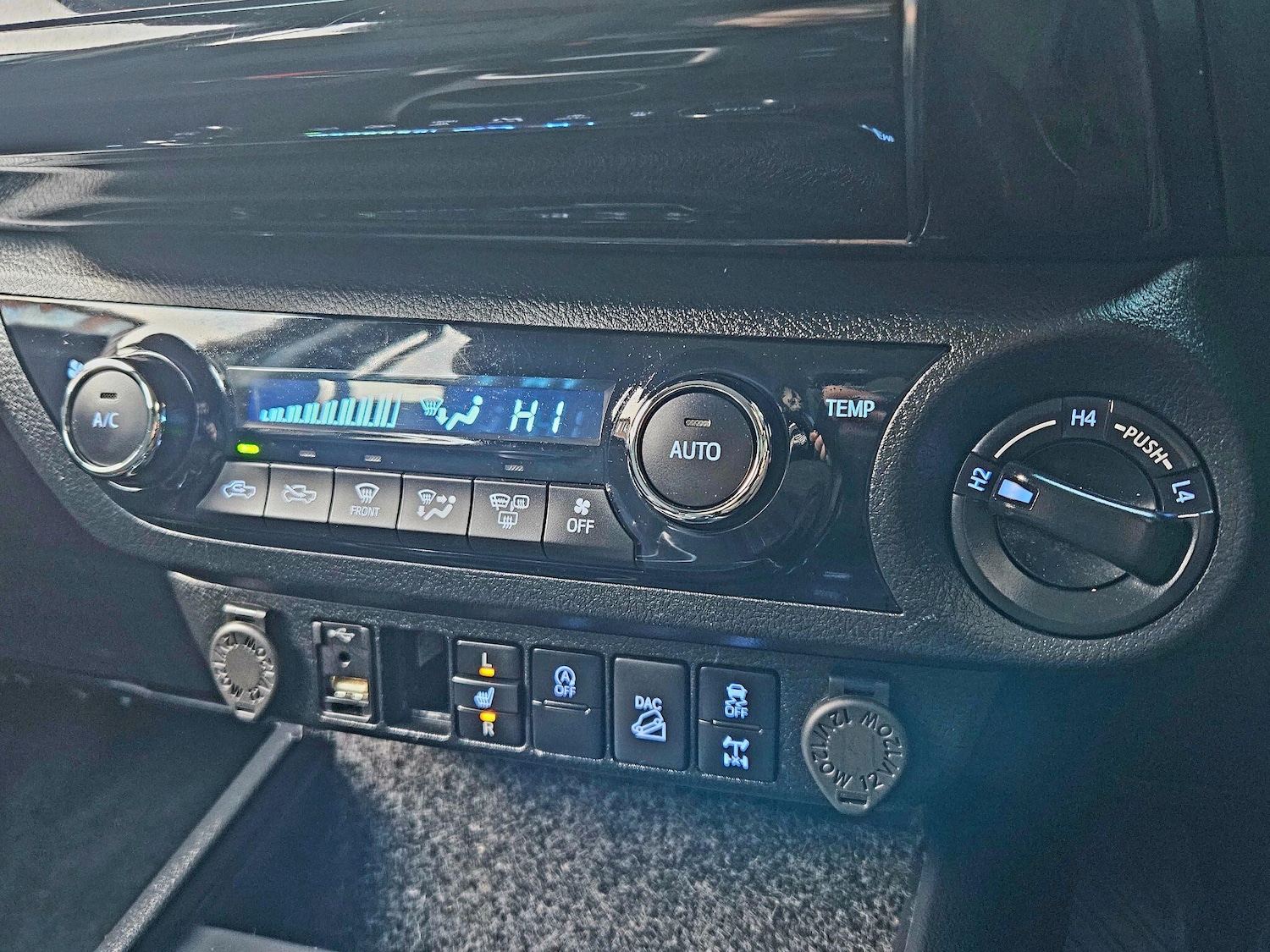 Used Toyota Hilux 2021 for sale - 77015359: Photo 30