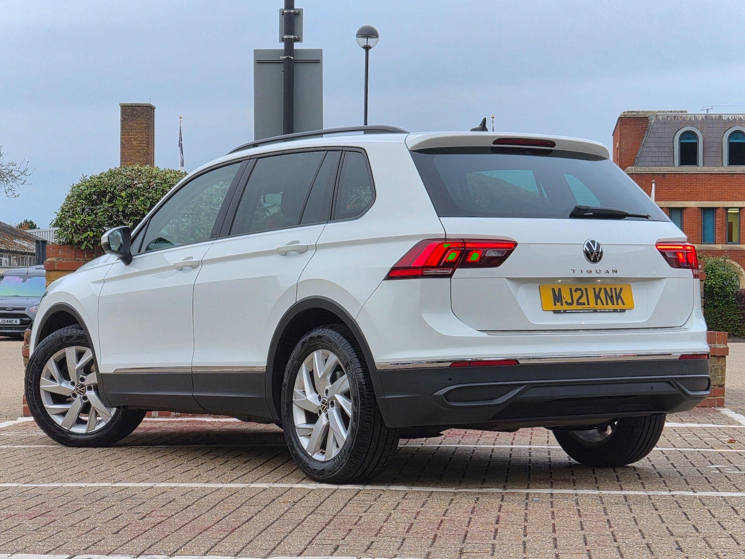 Used Volkswagen Tiguan 2021 for sale - 76995745: Photo 2