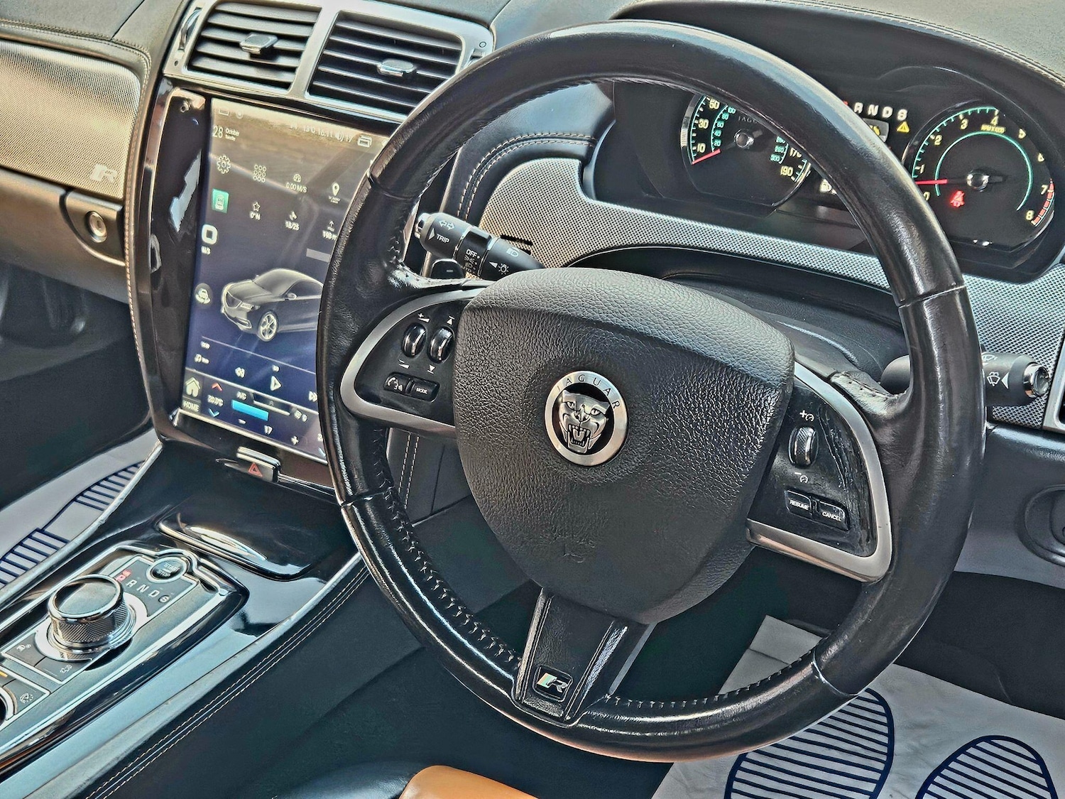 Used Jaguar XKR 2011 for sale - 76409343: Photo 19