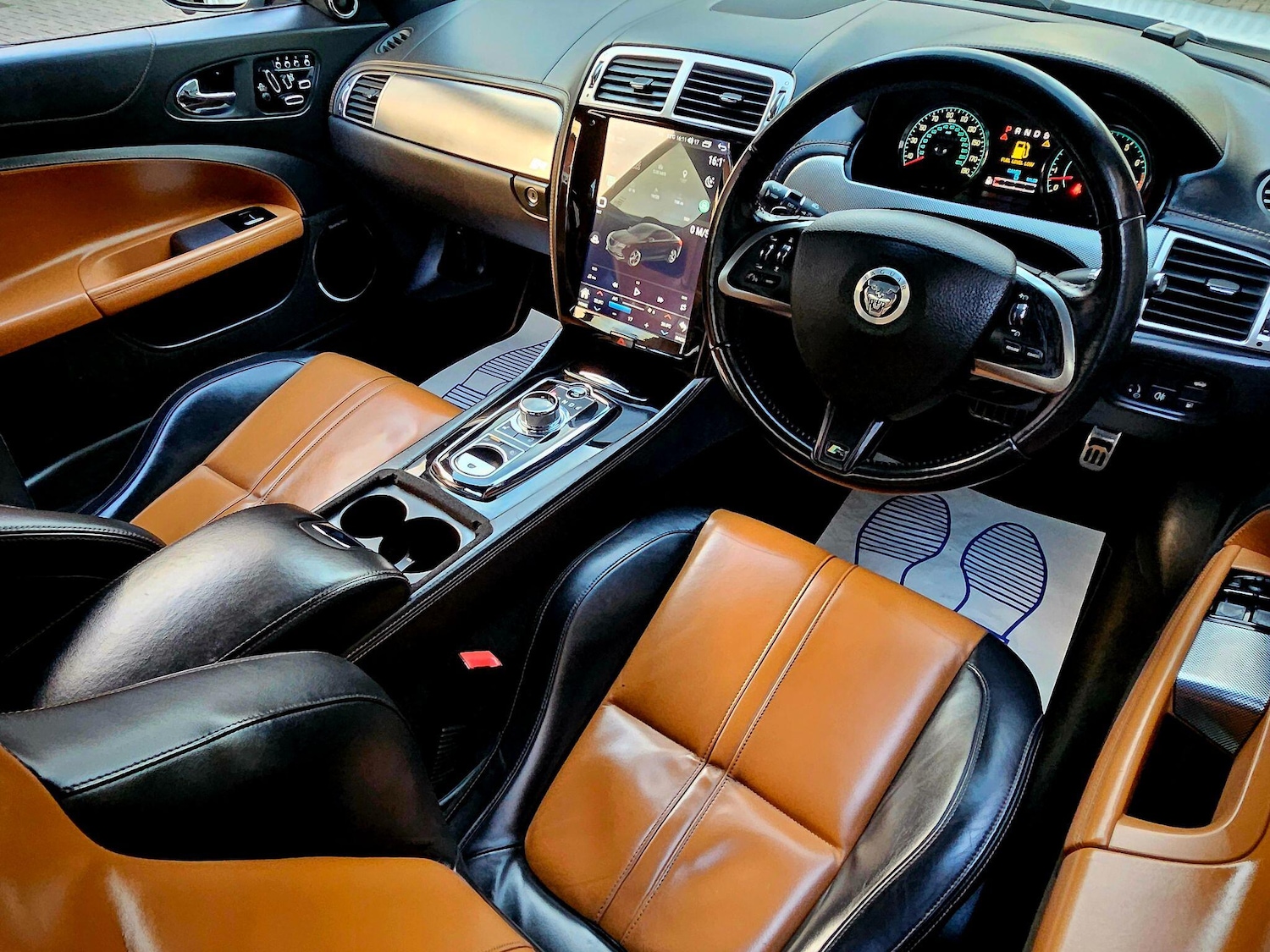 Used Jaguar XKR 2011 for sale - 76409343: Photo 20