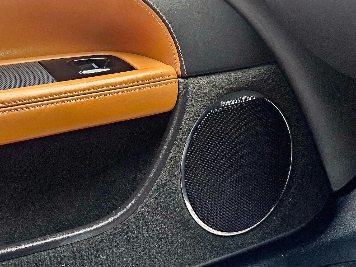 Used Jaguar XKR 2011 for sale - 76409343: Photo 26