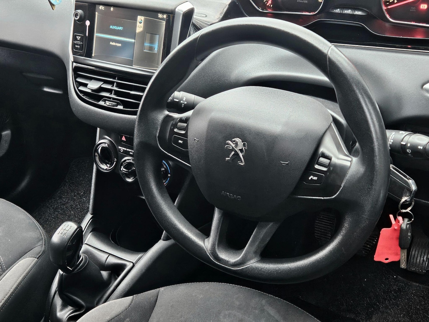 Used Peugeot 208 2014 for sale - 77793591: Photo 8