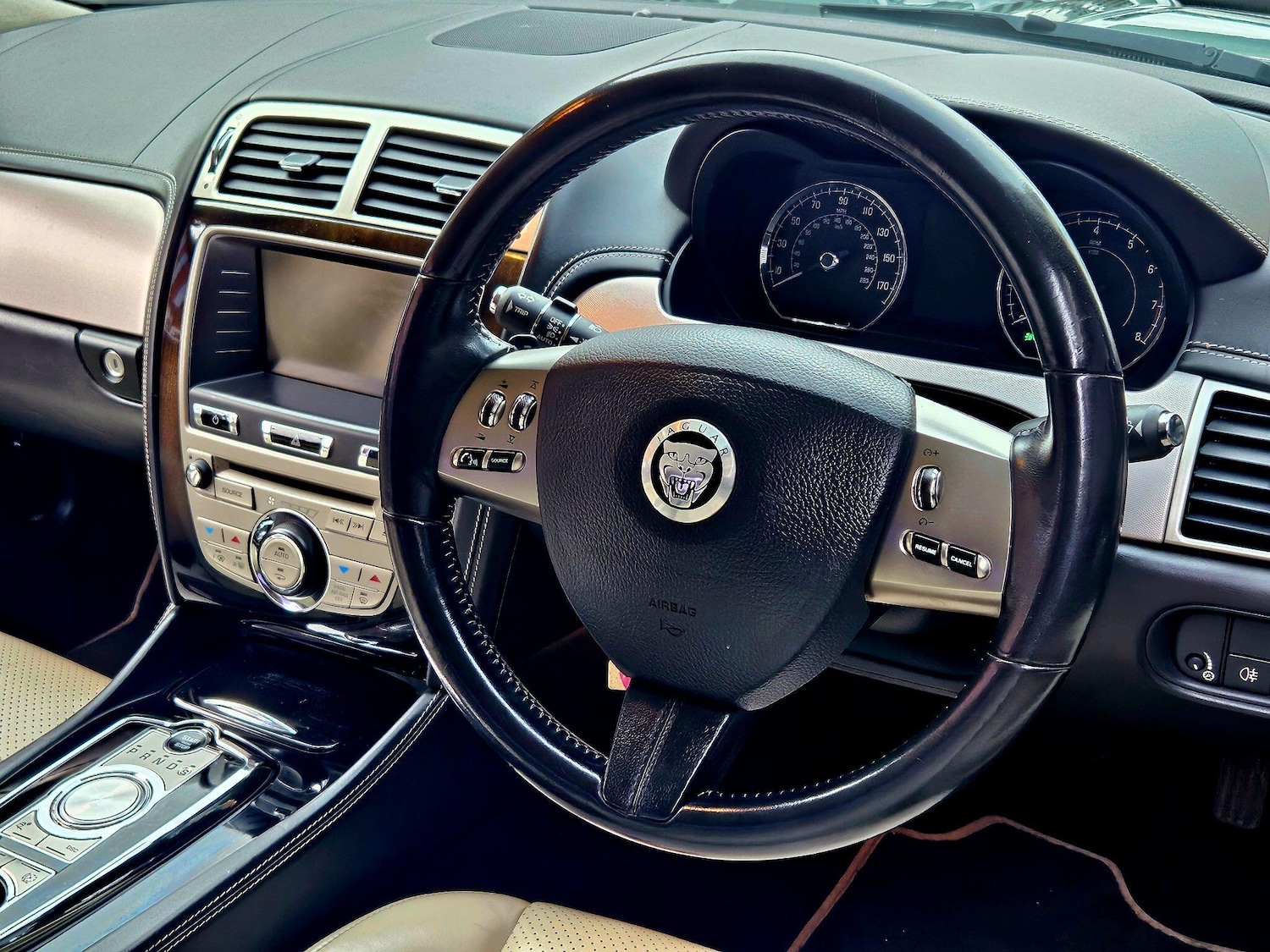 Used Jaguar XK 2010 for sale - 77358661: Photo 16