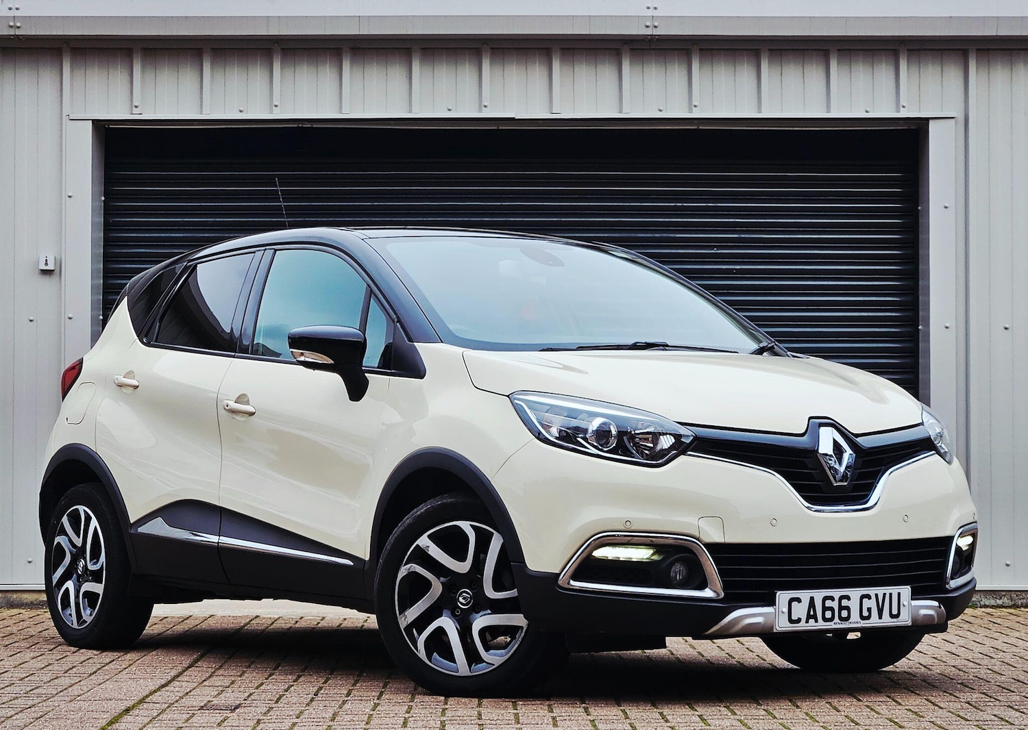 Used Renault Captur 2017 for sale - 76432094: Photo 3