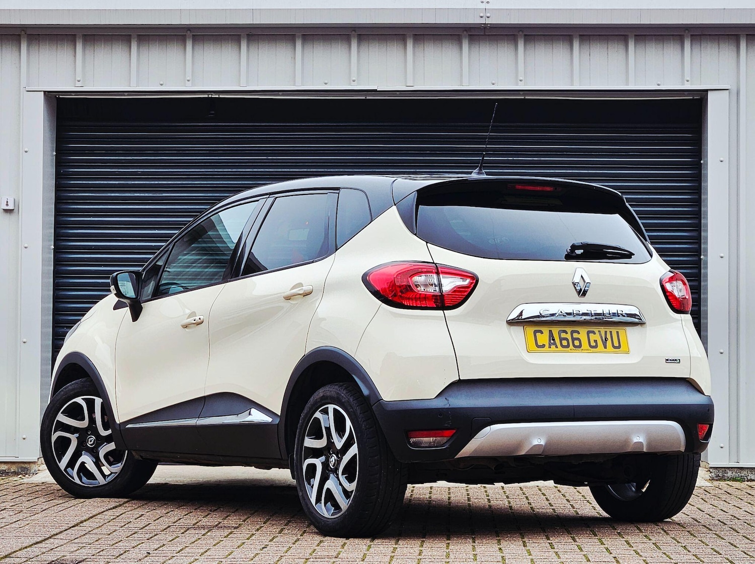 Used Renault Captur 2017 for sale - 76432094: Photo 8