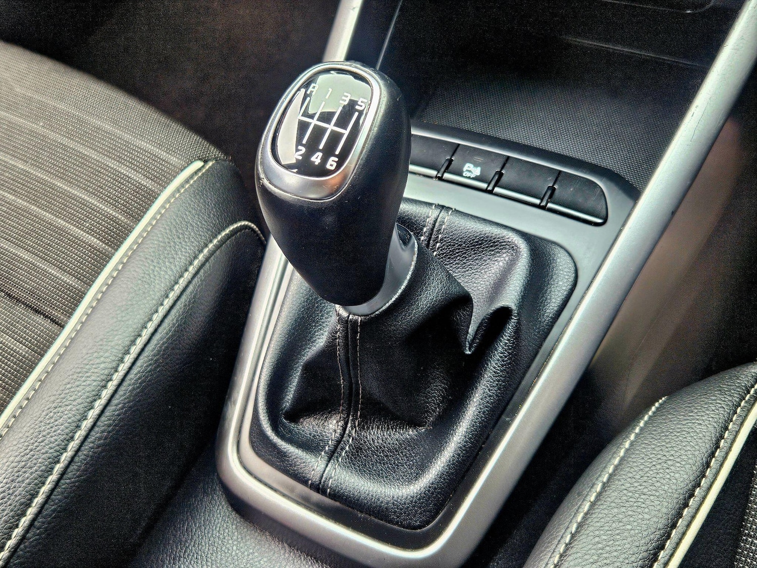 Used Kia Stonic 2023 for sale - 76995735: Photo 21