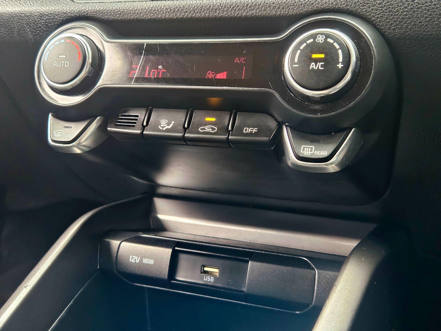 Used Kia Stonic 2023 for sale - 76995735: Photo 27