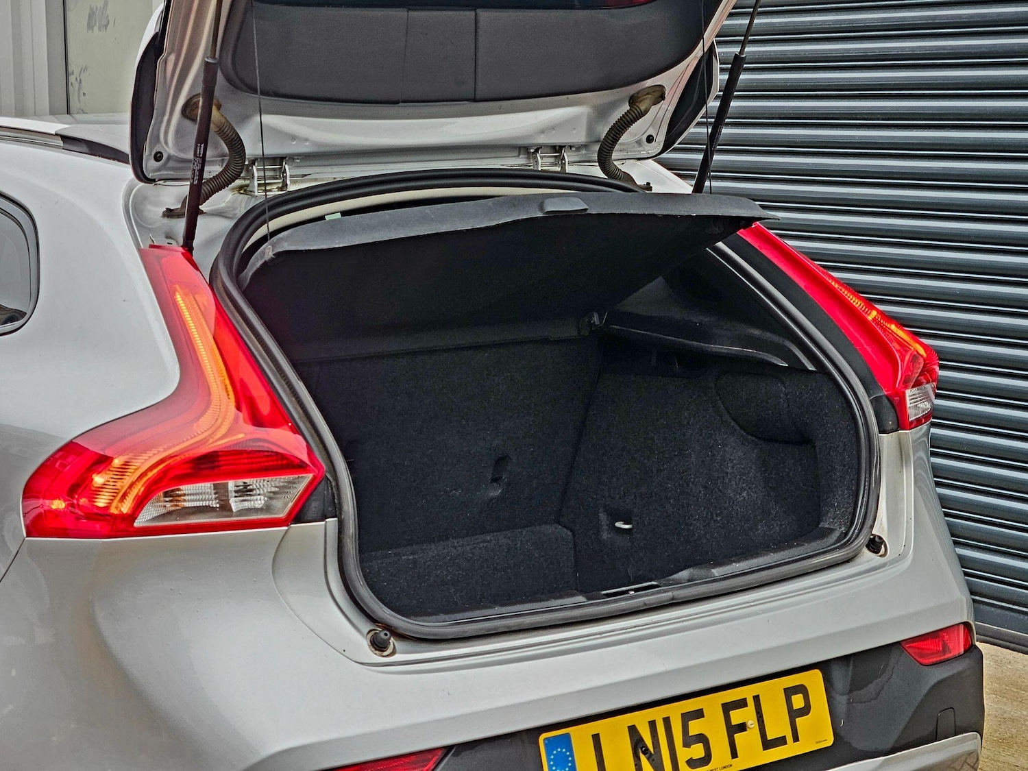 Used Volvo V40 2015 for sale - 76592810: Photo 10