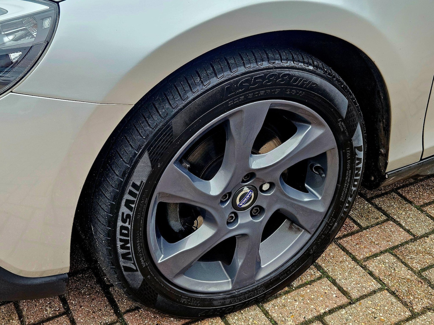 Used Volvo V40 2015 for sale - 76592810: Photo 13