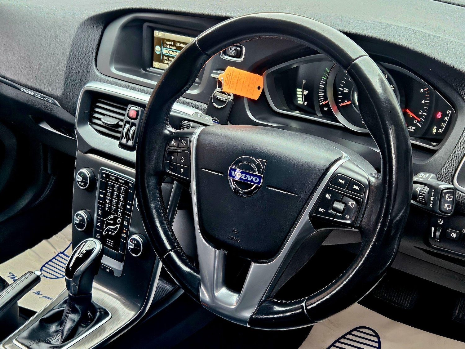 Used Volvo V40 2015 for sale - 76592810: Photo 14