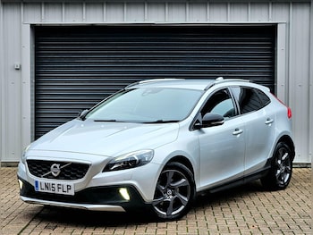 Used Volvo V40 2015 for sale - 76592810: Photo