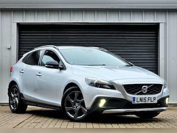 Used Volvo V40 2015 for sale - 76592810: Photo