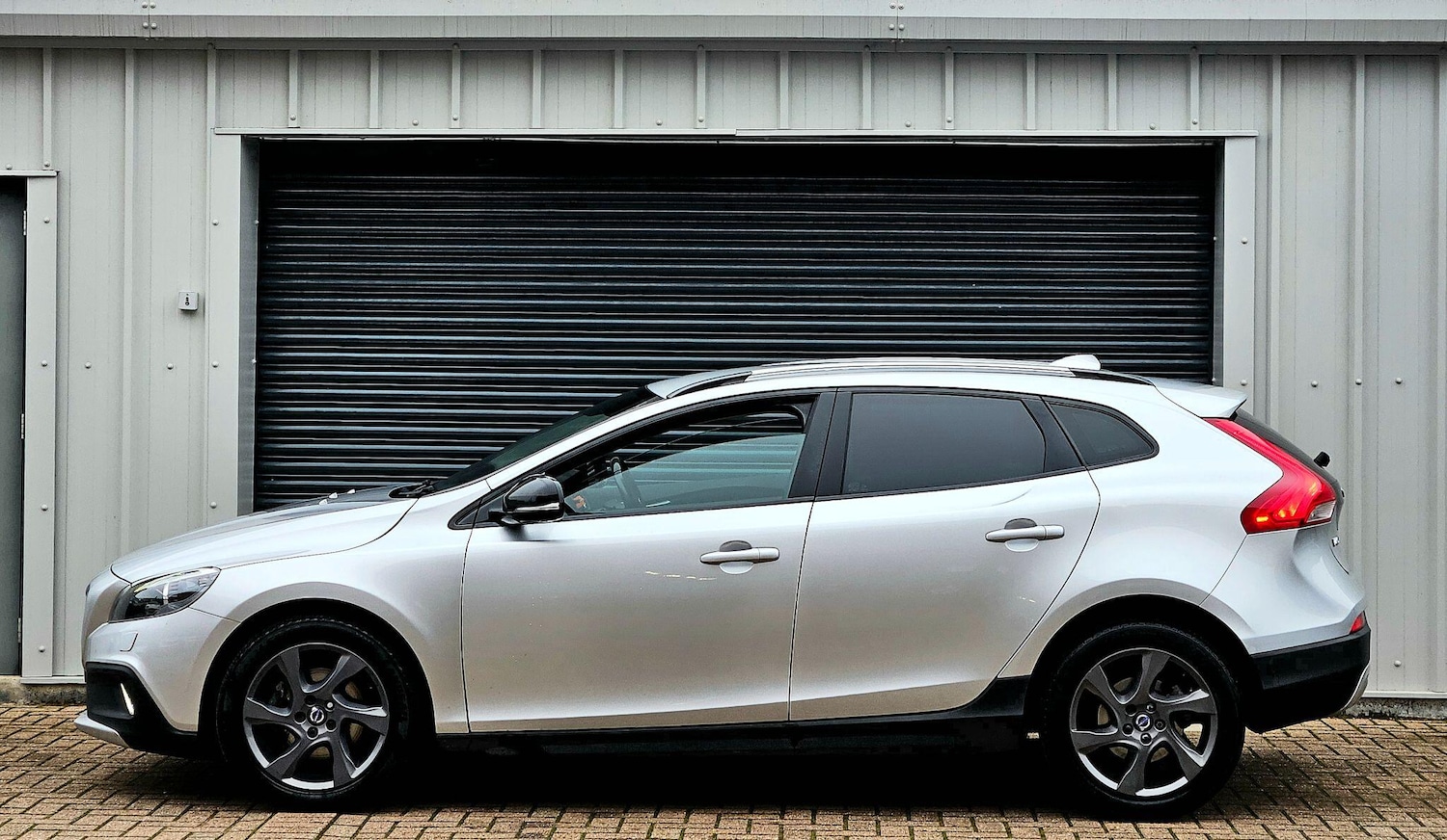 Used Volvo V40 2015 for sale - 76592810: Photo 6